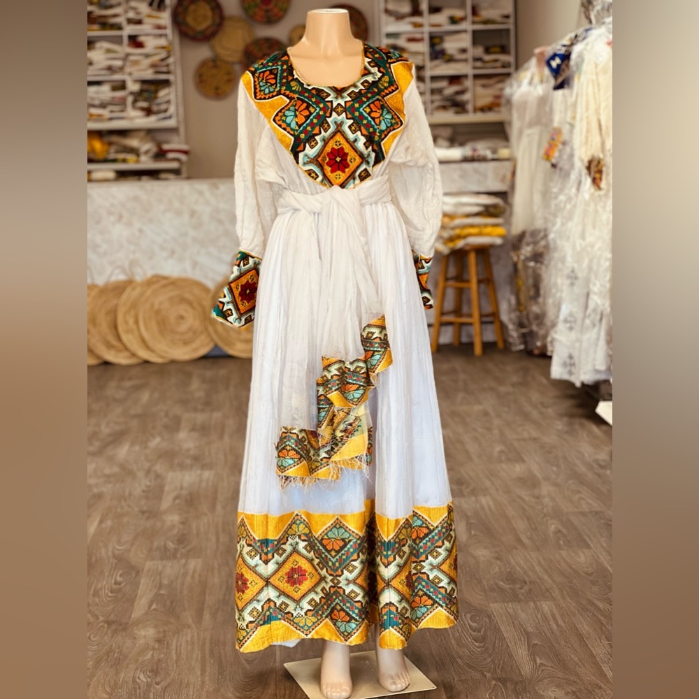 Ethiopian /Eritrean Traditional dress /bahilwe kemis (የሐበሻ የሐገር ባህል ልብስ)